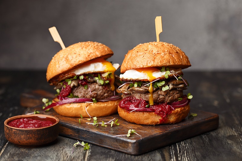 In Italia Glovo consegna il 30% di ordini di hamburger a livello globale