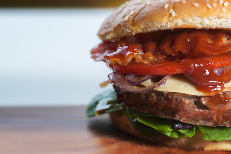 Su Just Eat gli italiani vanno pazzi per l'hamburger: 95mila kg già ordinati nel 2022
