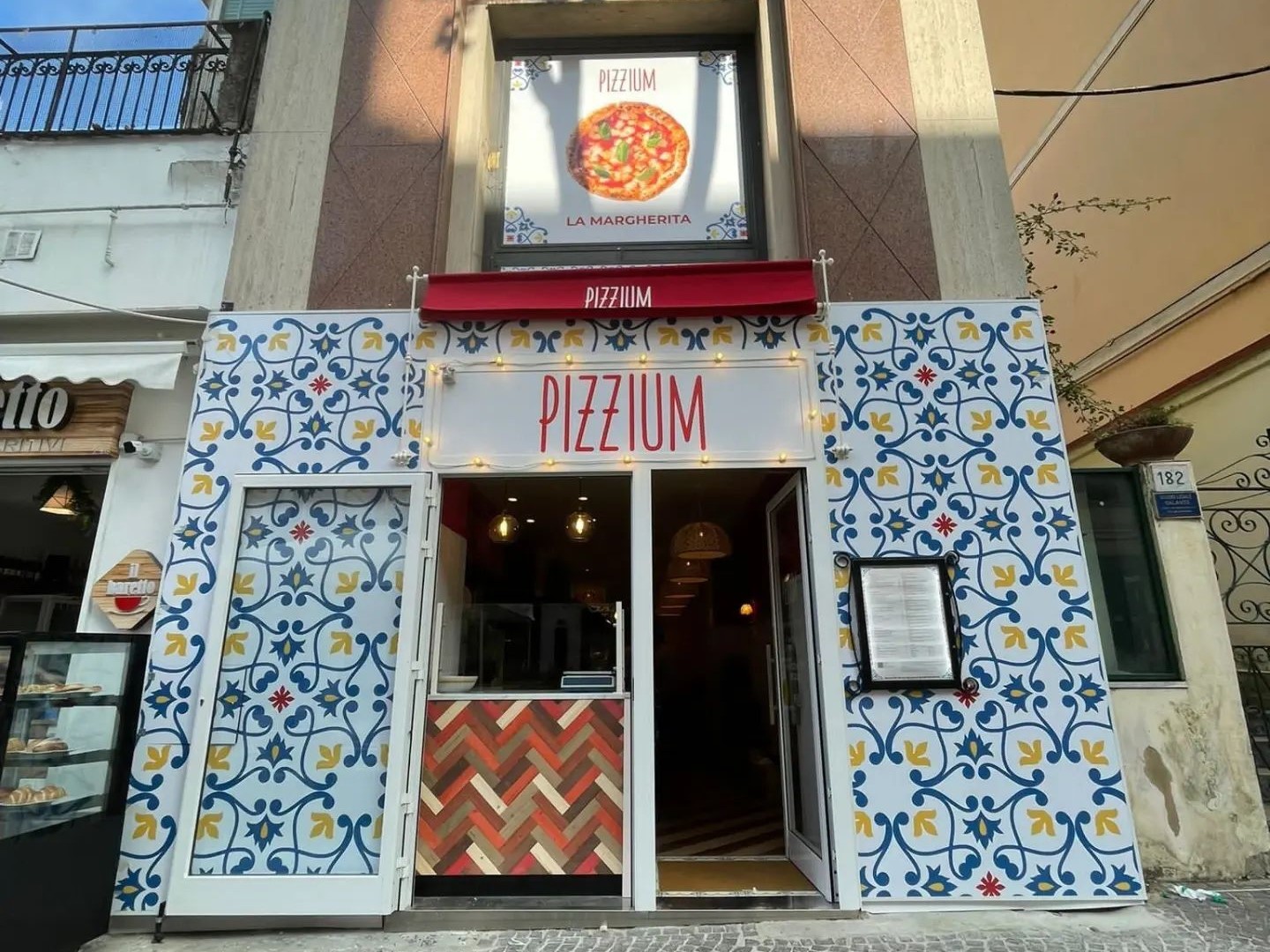 Pizzium torna a casa e apre la 30° pizzeria a Napoli