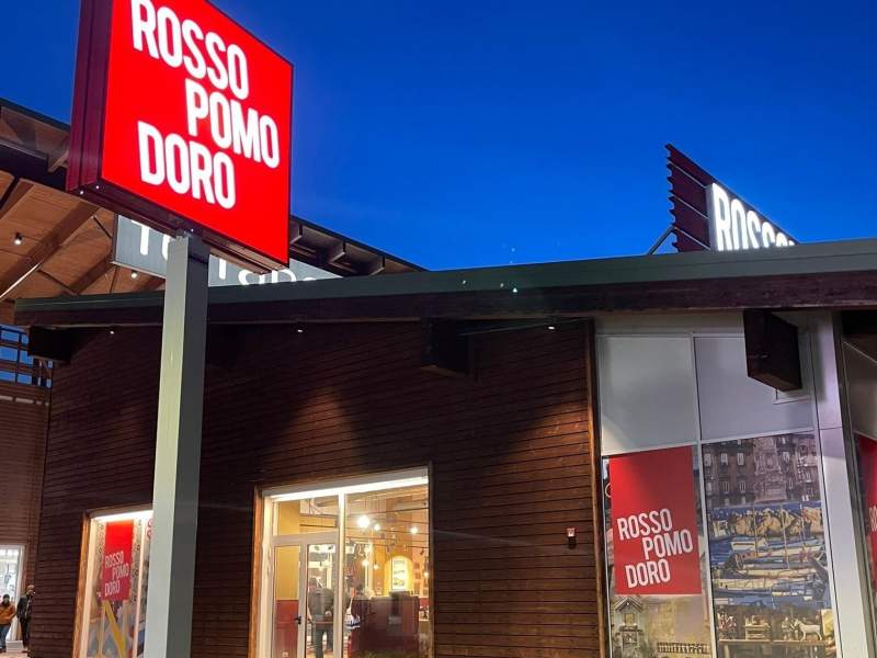 La nuova pizzeria Rossopomodoro a I Viali ... come un giorno a Napoli