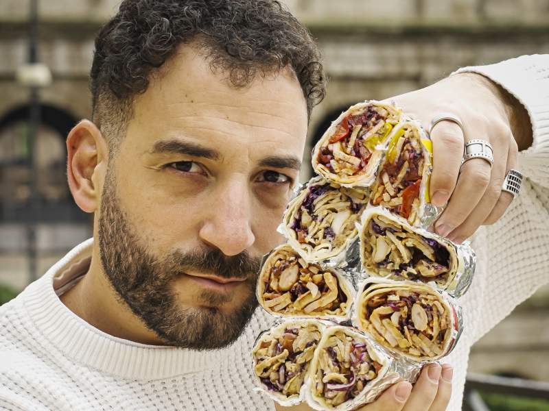 Leonardo Bocci firma con Food Brands Factory un kebab romano con tutti i sapori della Capitale