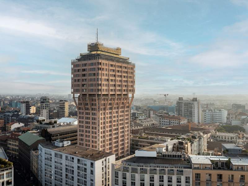 La Torre Velasca di Milano, costruita nel 1955 e ora di proprietà di Hines