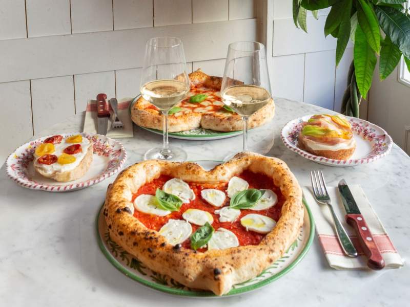 Una pizza a cuore ... cosa c'è di meglio per un San Valentino da Pizzium e Crocca?