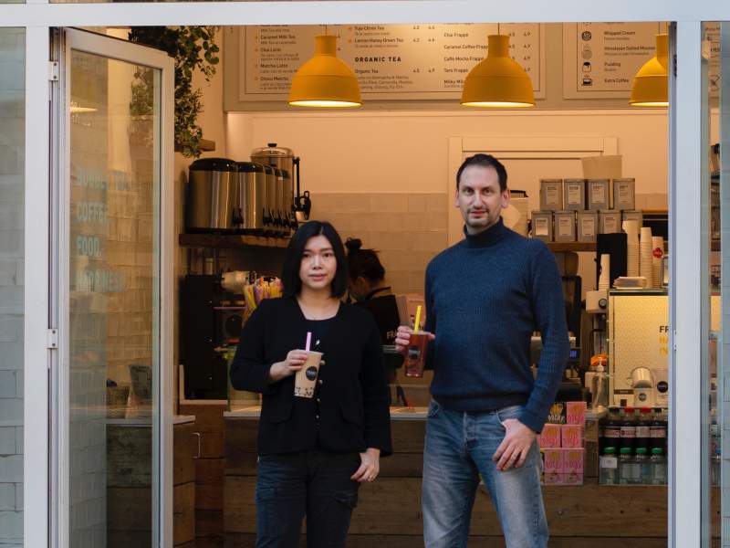 A destra, Franco Borgonovo con la moglie e co-founder di Frankly Bubble Tea, Lati Ting 