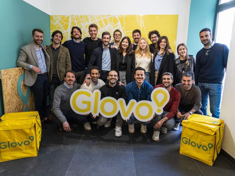 L'inaugurazione del centro Glovo di Palermo dedicato ai rider