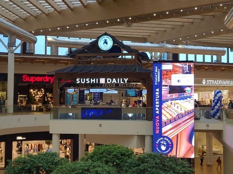 Il nuovo chiosco-pagoda di Sushi Daily a Il Centro di Arese