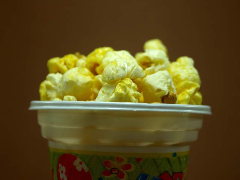 Pop corn, patatine, snack, bevande ... a casa tua con Deliveroo direttamente dall'Uci Cinemas più vicino