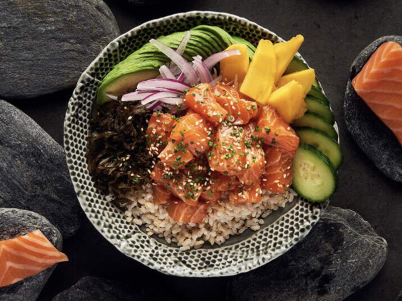 Una pokè bowl al salmone norvegese del marchio Seafood from Norway