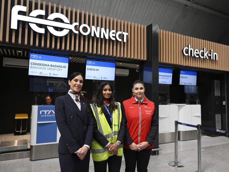 I banchi dedicati al programam FCO Connect di Aeroporti di Roma, Trenitalia e ITA Airways