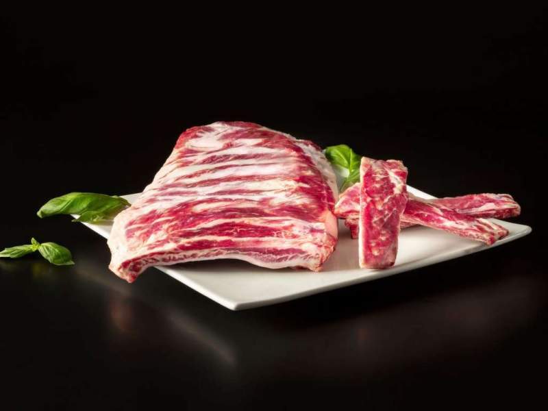 Le costine di suino iberico disponibili per l'Horeca da Cattel Spa