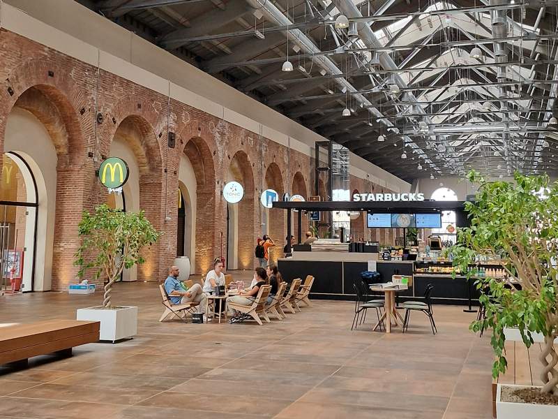 La galleria delle Officine Storiche di Livorno, il primo progetto mixed use di IGD SiiQ