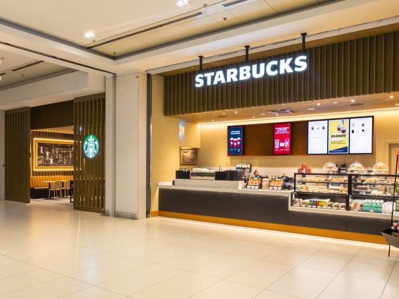 Il punto vendita Starbucks all'interno del Centro commerciale Porte di Roma