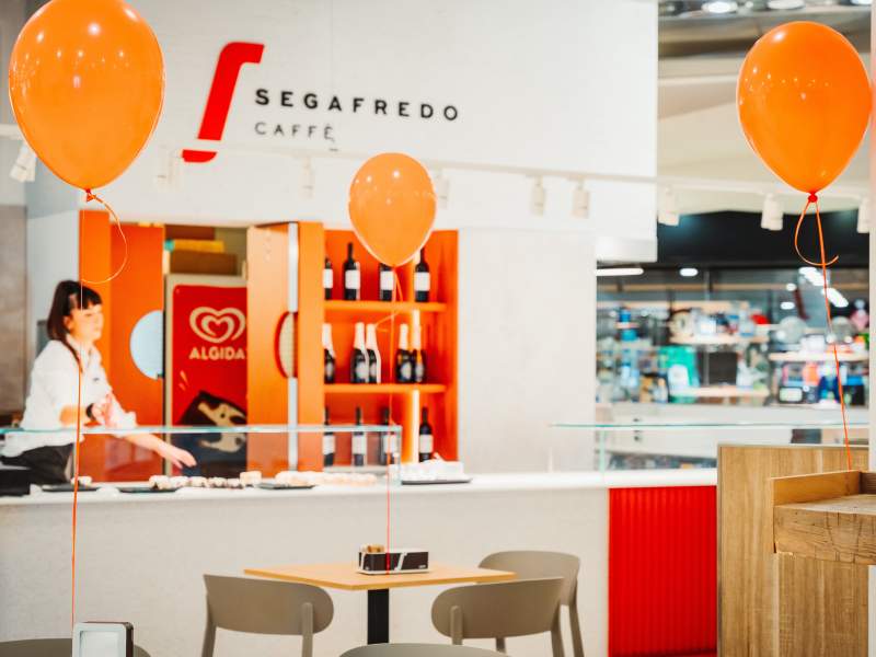 La nuova caffetteria di Segafredo Caffè al Centro commerciale Centro Borgo di Bologna