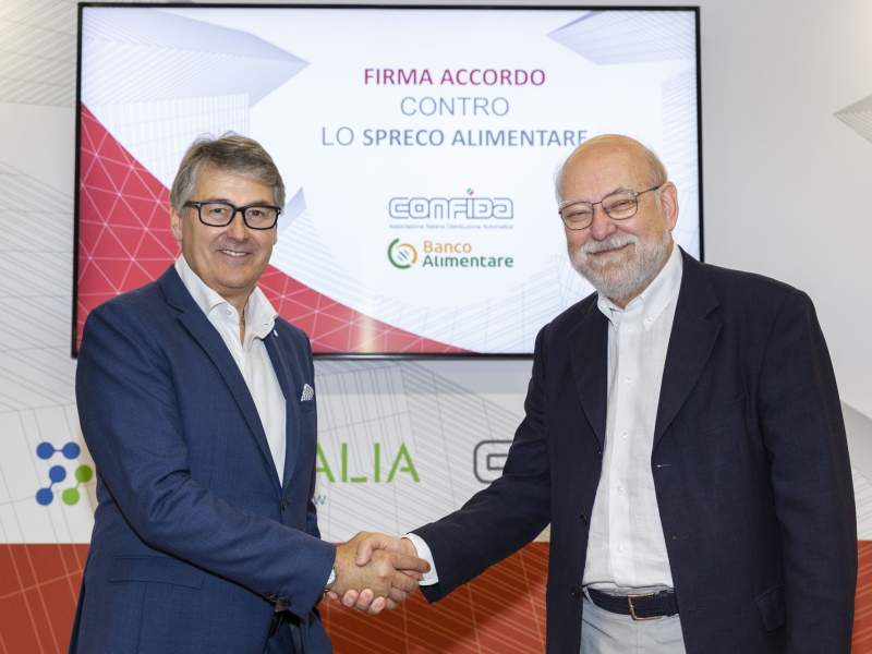 Da sinistra, Massimo Trapletti (presidente Confida) e Giovanni Bruno (presidente Banco Alimentare)