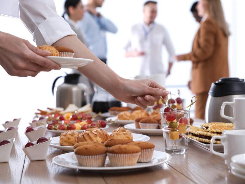 Secondo i numeri di Anbc, associazione del banqueting &amp; catering nazionale, sono oltre 100mila gli addetti impiegati nel settore