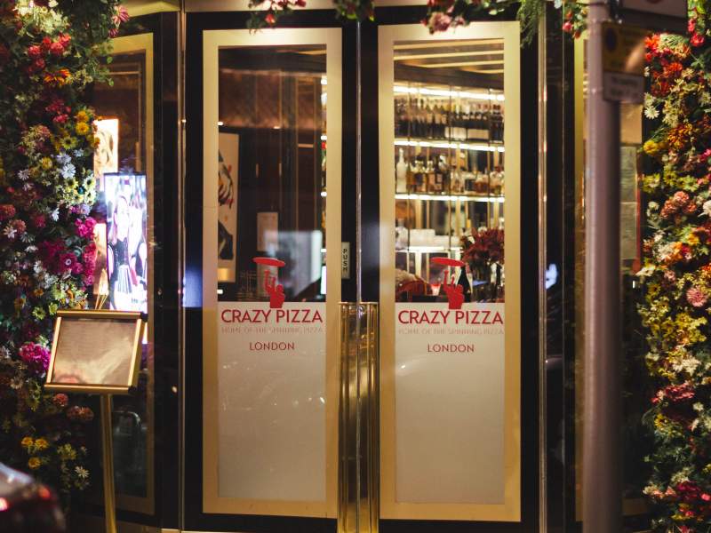 In Italia, Crazy Pizza si prepara all'apertura di Napoli a maggio