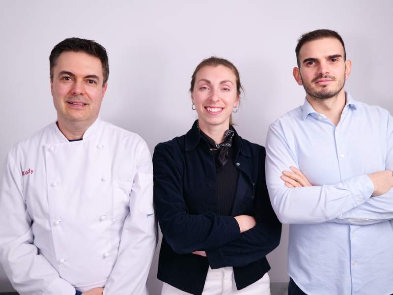 Il team di Saporeeto, a destra il general manager Tommaso Pelladoni