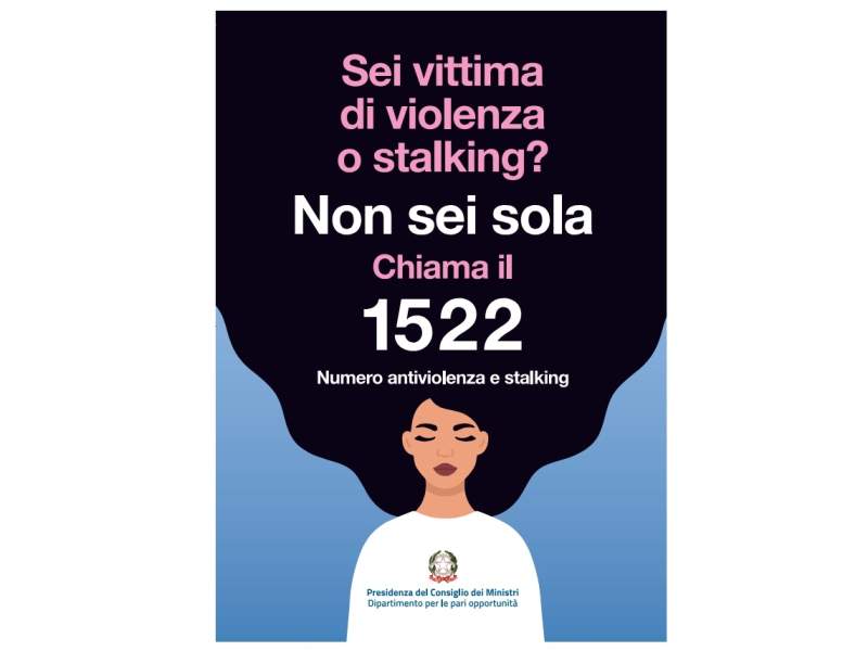 La nuova veste grafica del cartello per il numero verde 1522 affisso anche nei pubblici esercizi