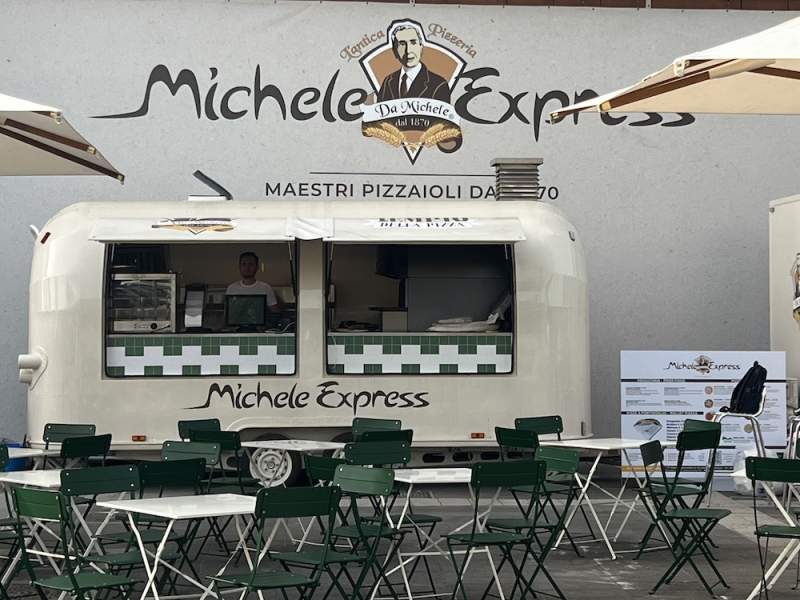 Il food truck Michele Express, con la sua pizza "a portafoglio", fa tappa a Pontecagnano