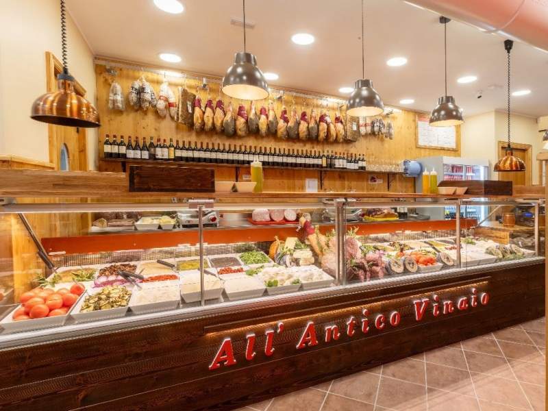 L'iconico bancone de All'Antico Vinaio