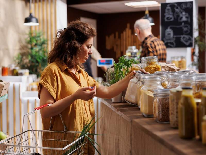 Secondo l'EY Future Consumer Index, il 95% dei consumatori si sta sforzando di non sprecare il cibo