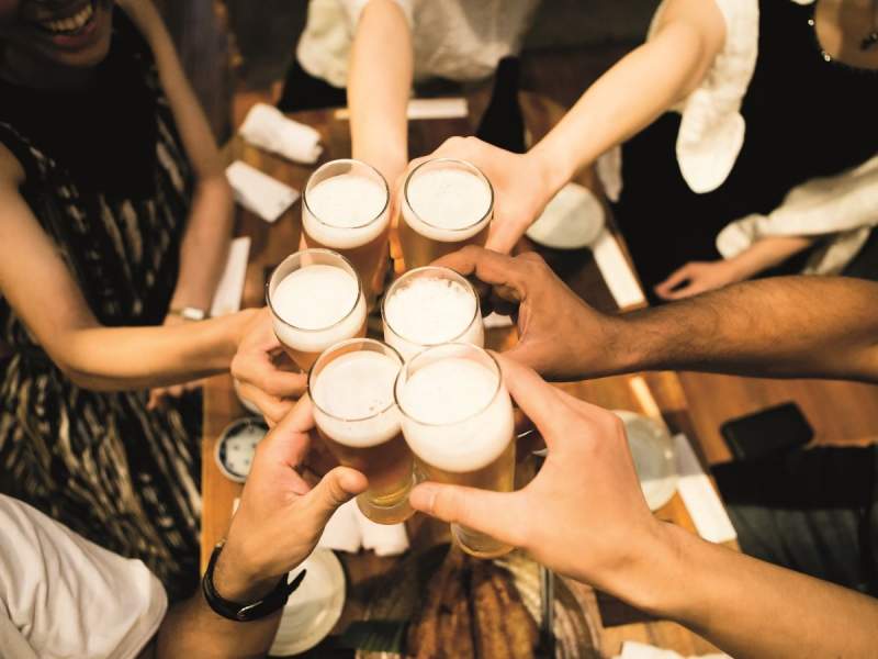 Secondo il report Cib, il 52% degli italiani beve più birra d'estate