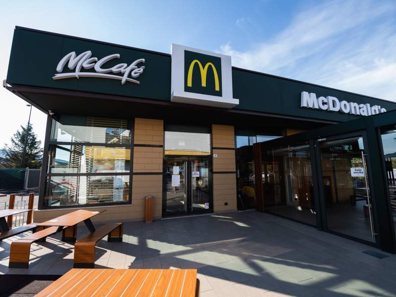 Un generico ristorante McDonald's: oltre 700 quelli aperti in Italia, il 90% in franchising