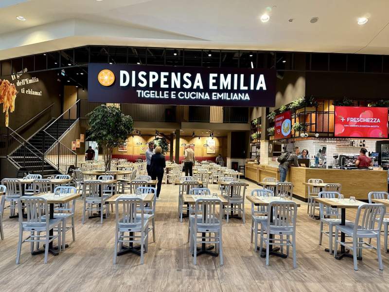 Il nuovo locale Dispensa Emilia al Centro commerciale Fiordaliso di Rozzano