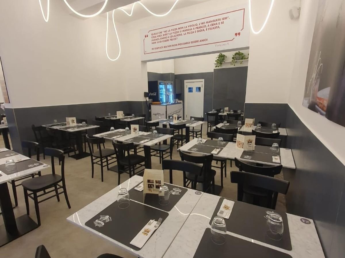 La sala di un locale L'Antica Pizzeria Da Michele