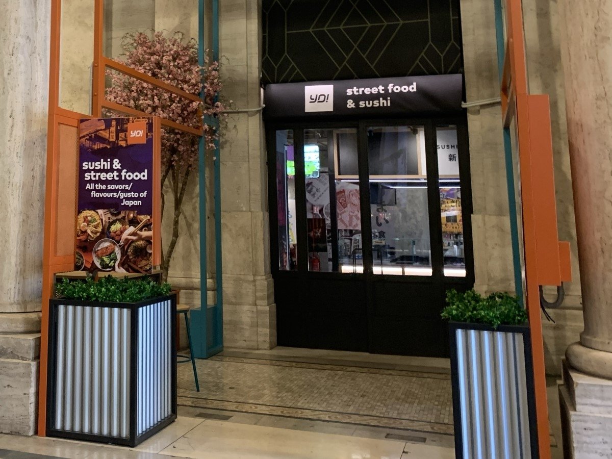 L'ingresso del punto vendita Yo! Sushi a Milano Centrale