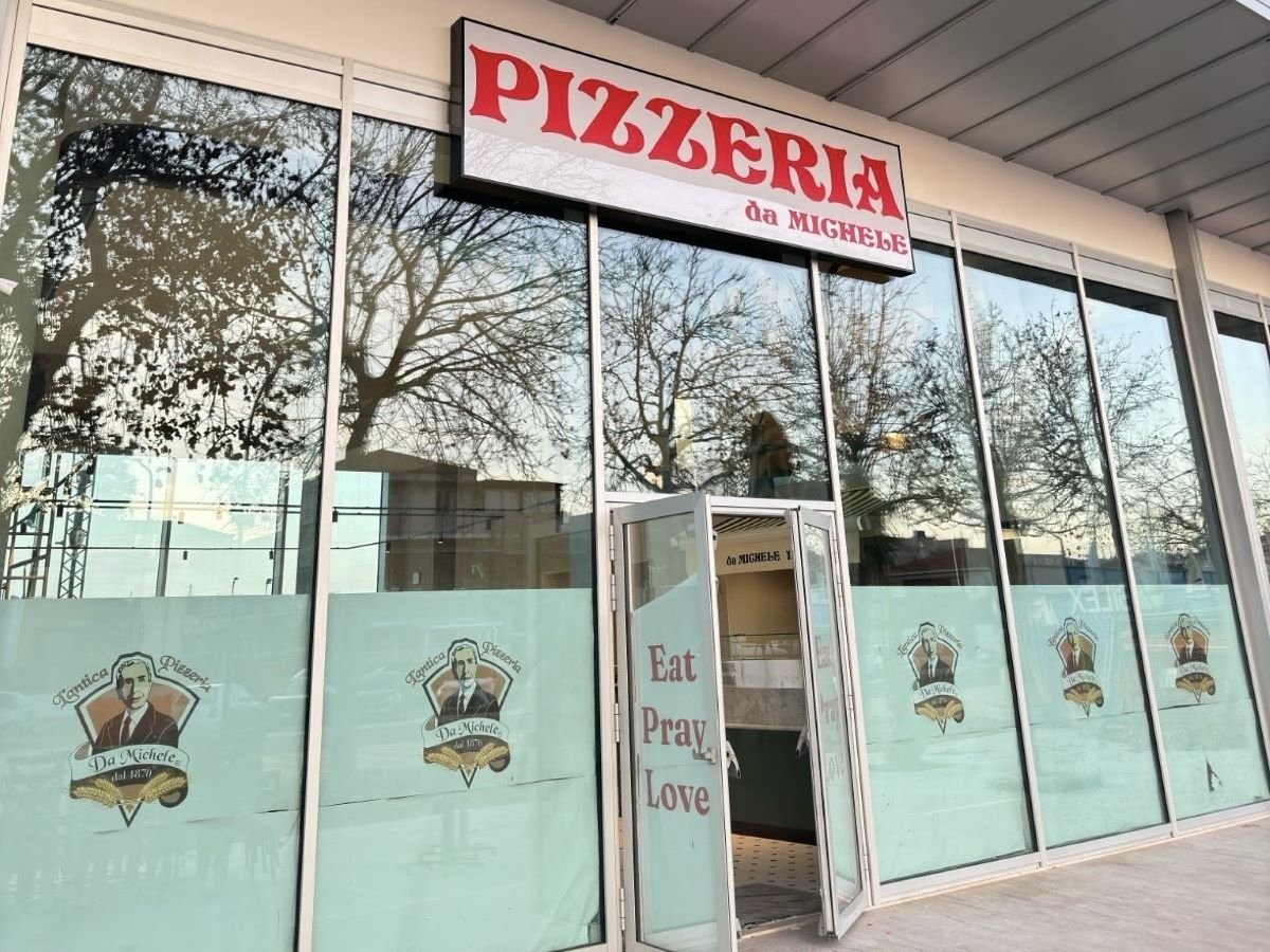 L'ingresso della sede di Pescara di Antica Pizzeria Da Michele 