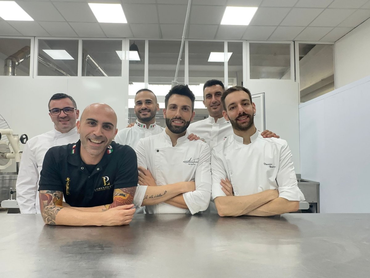 I pasticceri e gli allenatori del team Italia che competerà alla Coppa del mondo della pasticceria