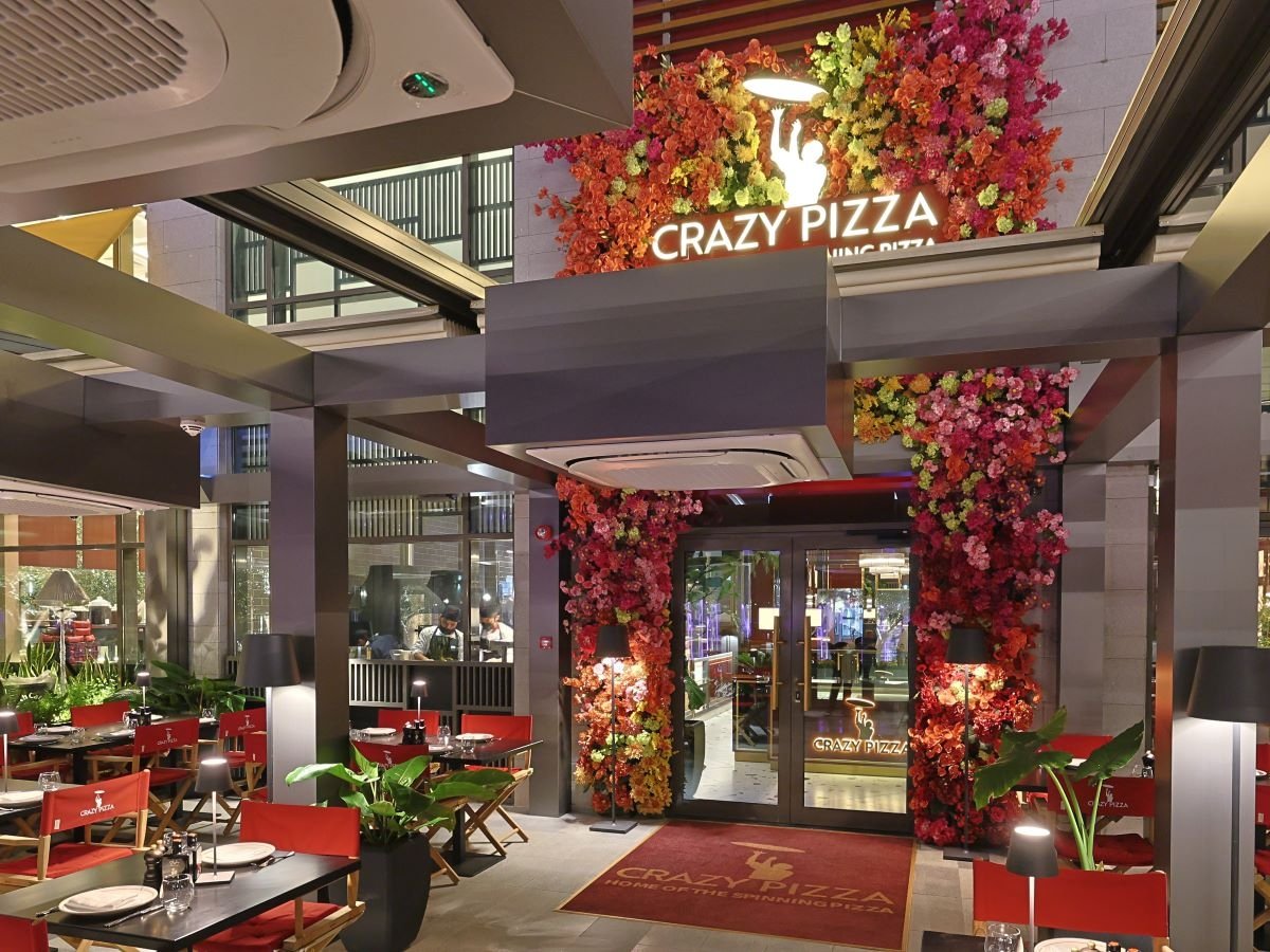 L'ingresso di Crazy Pizza ad Al Khobar, in Arabia Saudita