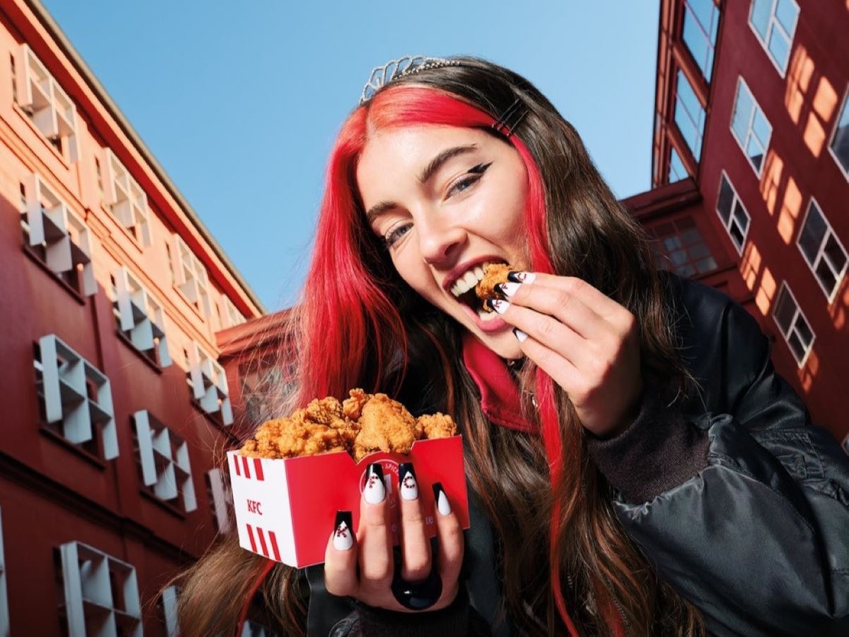 Uno dei visual della campagna di lancio di NOggets in Italia da parte di KFC