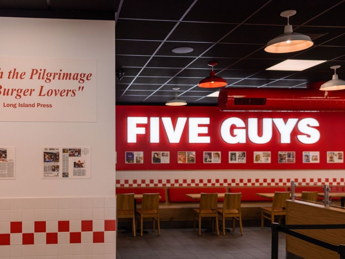 Alla Stazione di Venezia Santa Lucia, Five Guys ha raggiunto i 10 punti vendita in Italia Alla Stazione di Venezia Santa Lucia, Five Guys ha raggiunto i 10 punti vendita in Italia