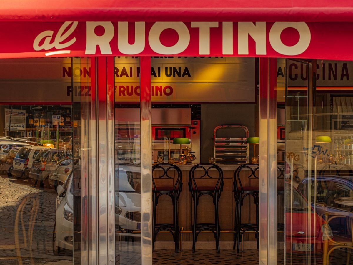 L'ingresso di uno dei due punti vendita di Al Ruotino