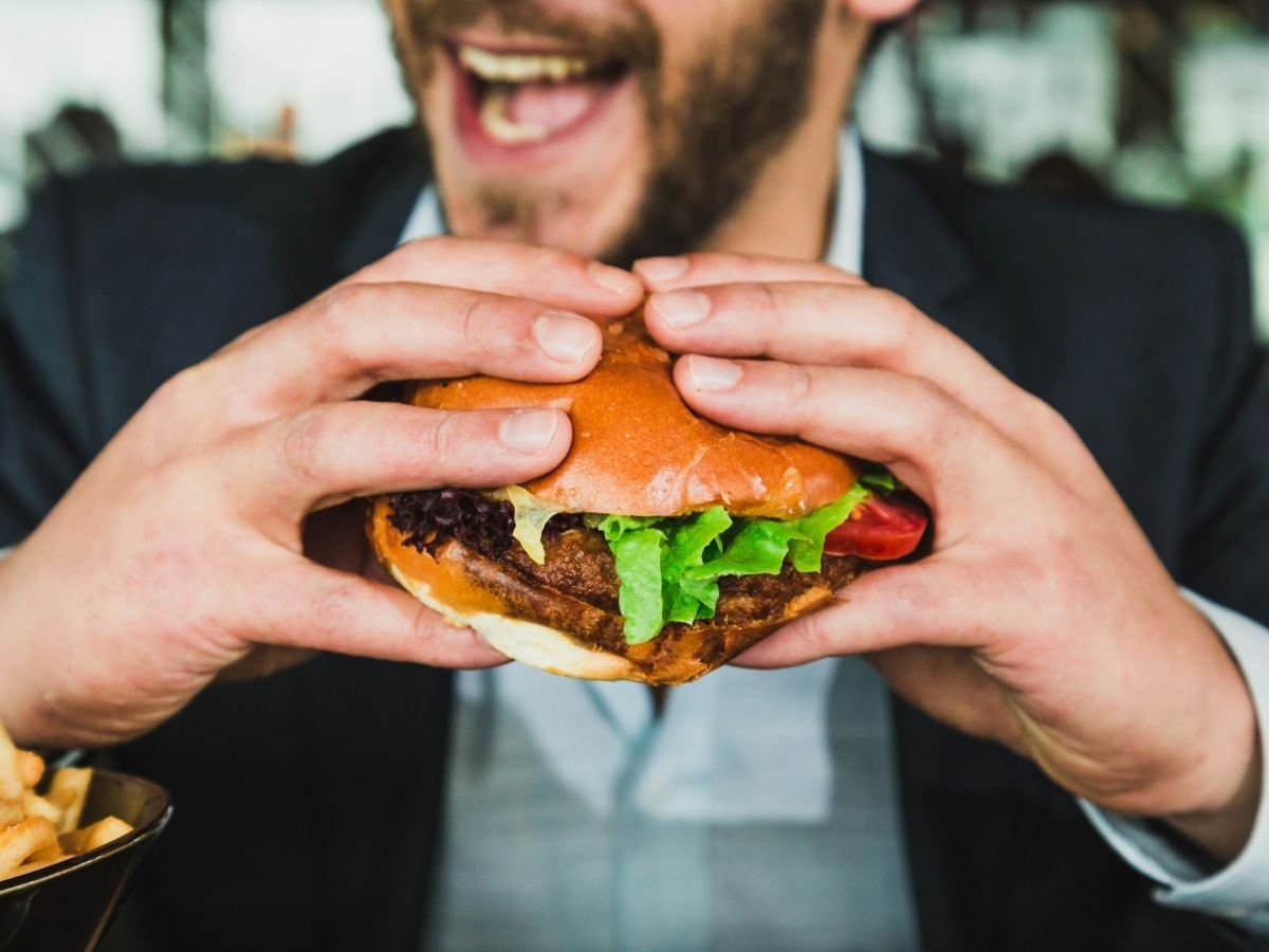 Su Glovo la crescita più consistente di ordini di hamburger in Italia si è registrata a Napoli: +109%