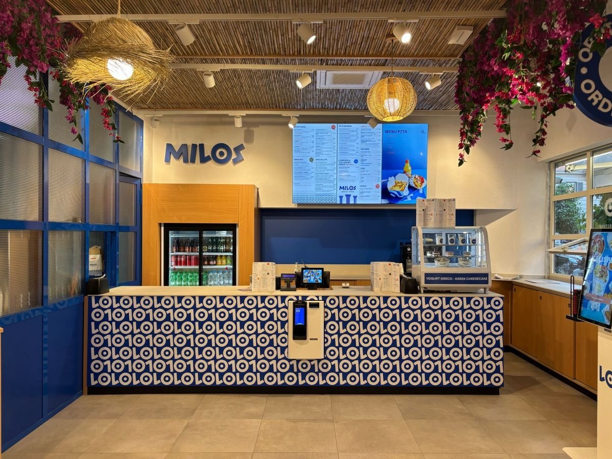 Il bancone principale di Milos Greek Food Il bancone principale di Milos Greek Food