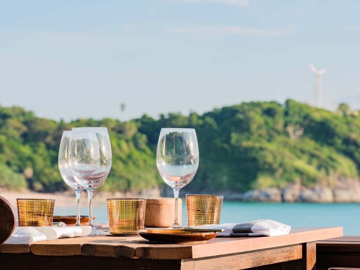 In vacanza, si spendono fuoricasa al ristorante tra i 20 e i 35 euro a persona