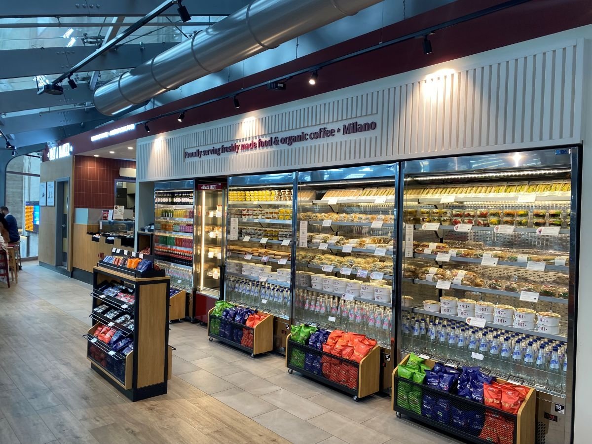 L'interno del nuovo Pret A Manger a Milano Centrale