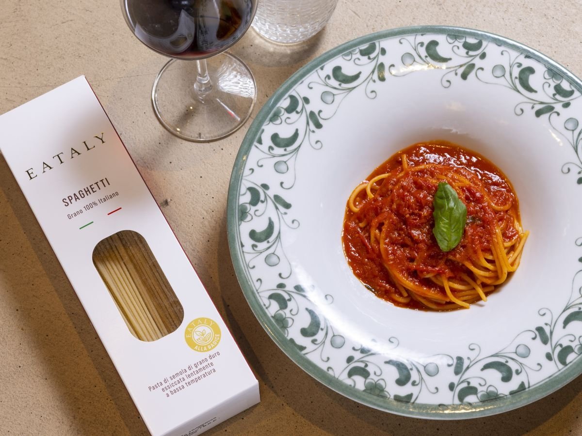 Il piatto di Spaghetti Eataly alla Radice disponibile nei ristoranti dell'insegna Il piatto di Spaghetti Eataly alla Radice disponibile nei ristoranti dell'insegna