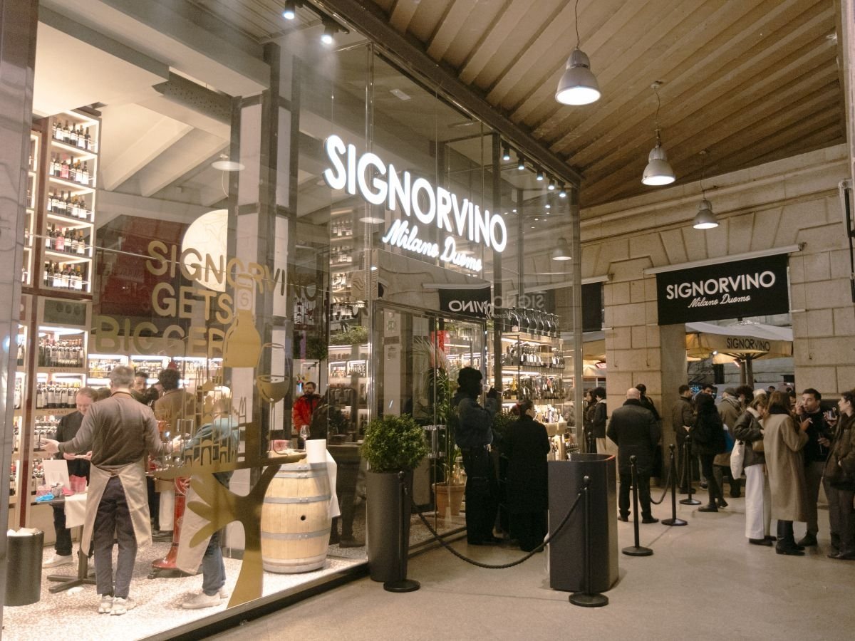Il re-opening del punto vendita Signorvino in piazza Duomo a Milano