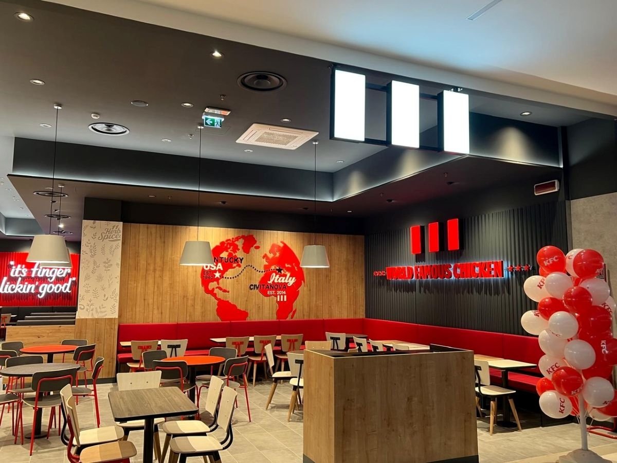Un ristorante a marchio KFC 
