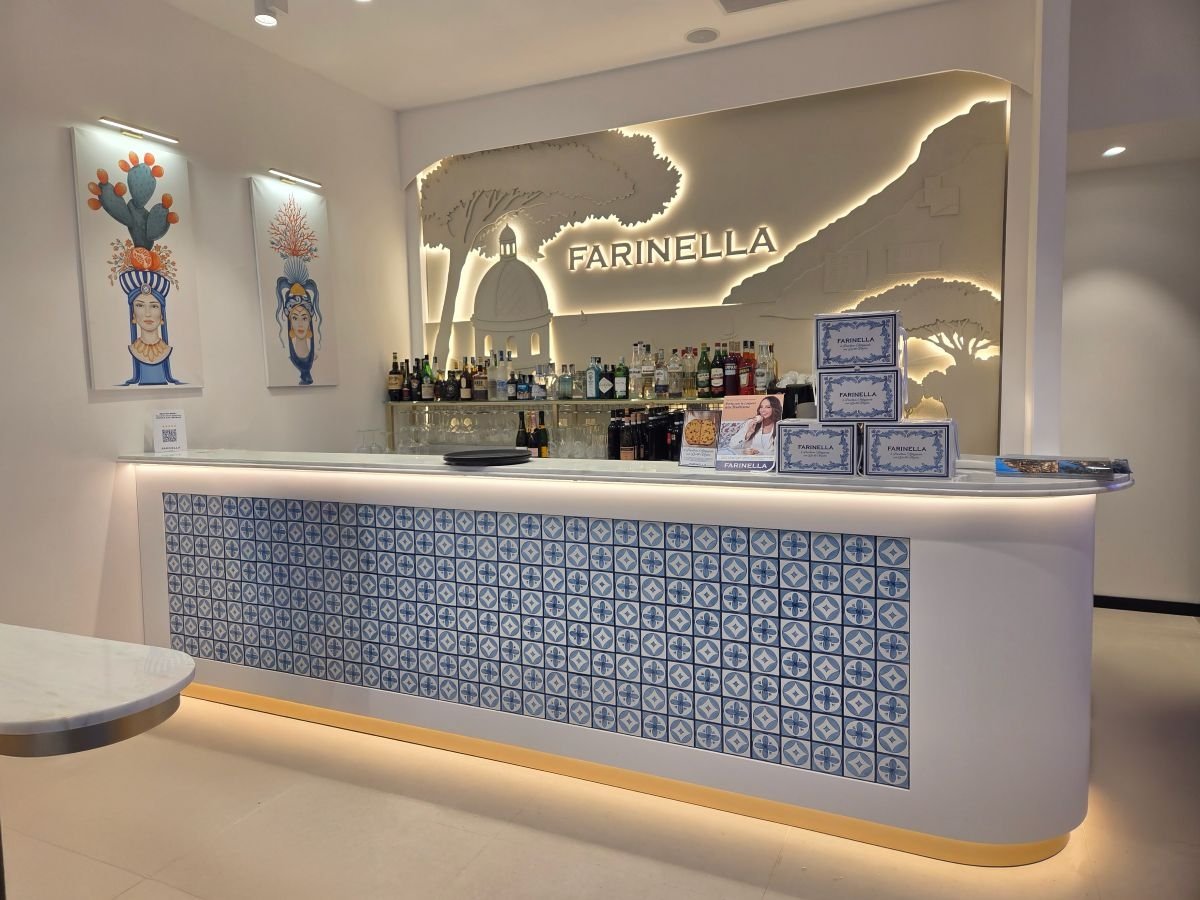 Il bancone della bakery Farinella