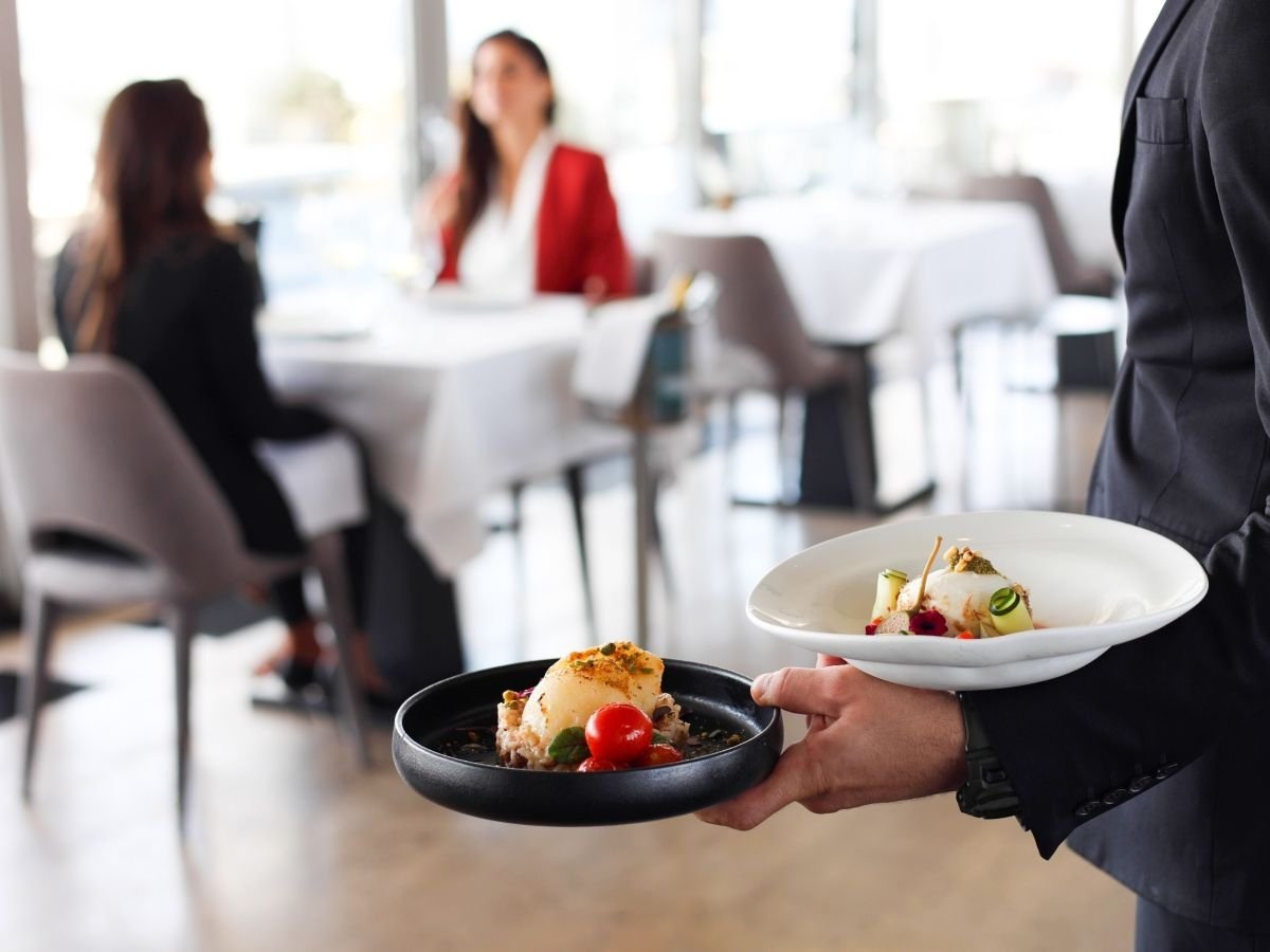 Per il Cerved, nel 2026-27 i fatturati di bar e ristoranti si prevedono in calo del -0,9 e -1,4%