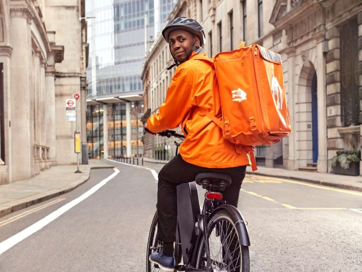 A marzo, Just Eat ha rinnovato il contratto di lavoro per i rider sottoscritto nel 2021