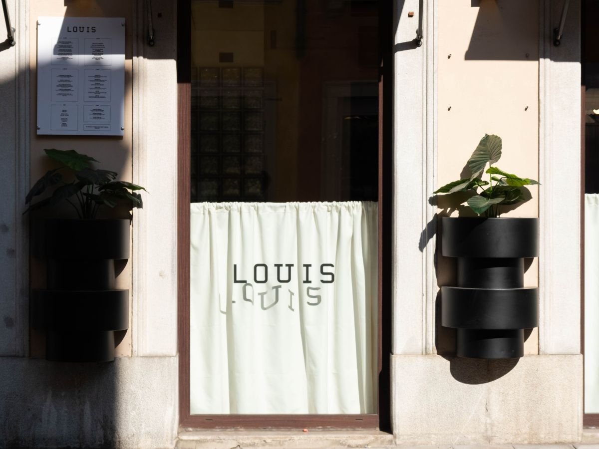 La nuova insegna di Luois Burger 