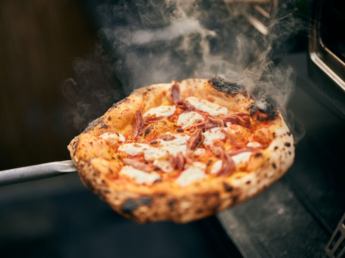 Secondo Altroconsumo, la combo "pizza e bibita" mediamente più costosa si registra a Bolzano (15 euro)