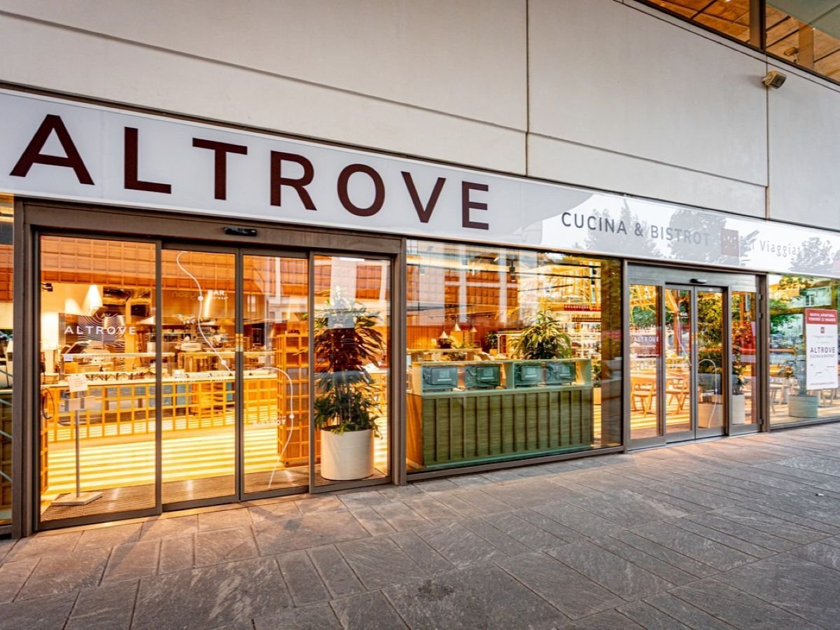 L'ingresso del nuovo format ristorativo Altrove de Il Viaggiatore Goloso