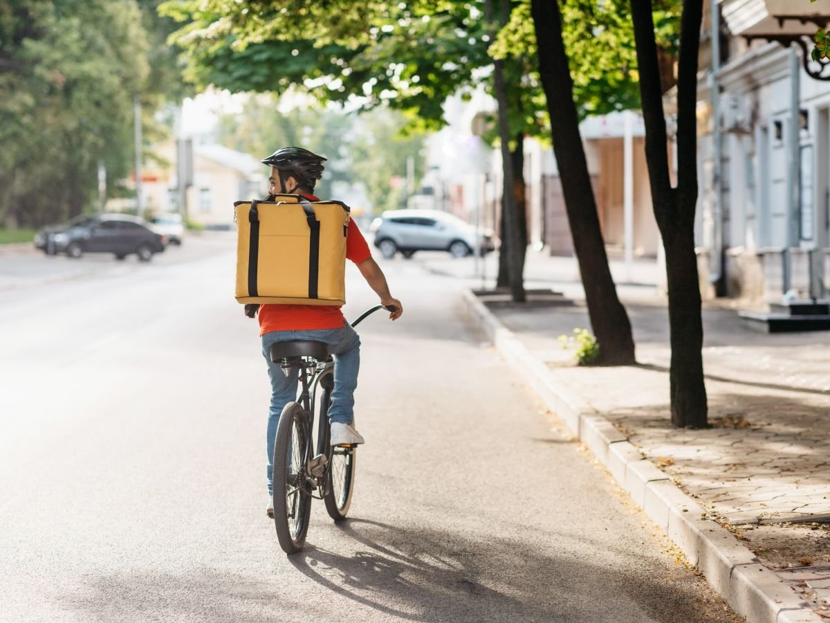 Online le linee guida per il lavoro dei rider food delivery in estate